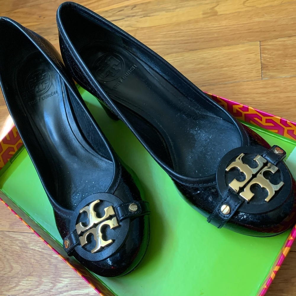 Tory Burch Aaden mid heel pump in black